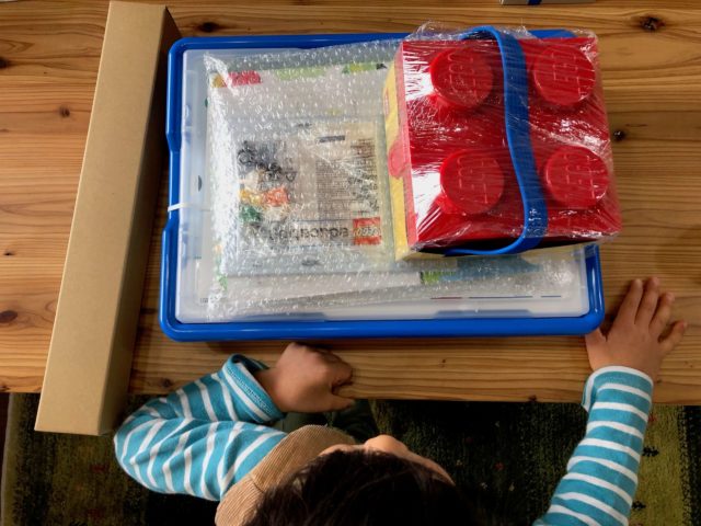 レゴプログラミングロボット【レゴWeDo 2.0 】教材:梱包を開ける前の状態の写真