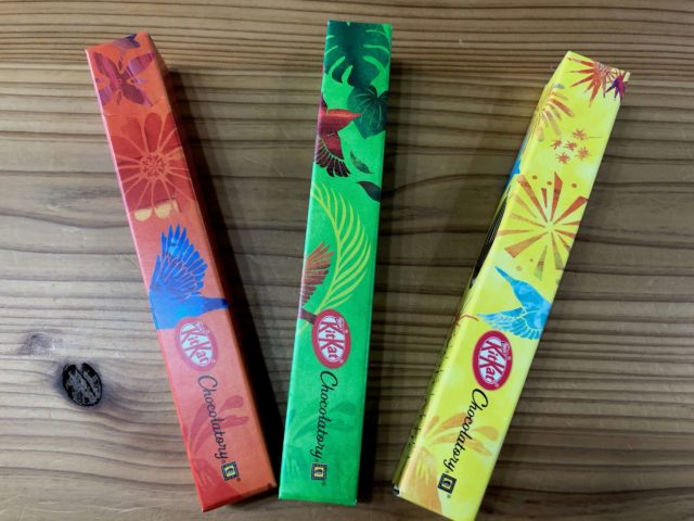 キットカットショコラトリー3本の色を比べる